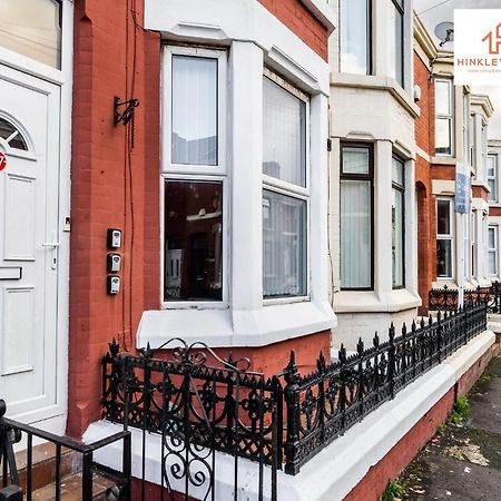 Supersized House 6 Beds Sleeps 14 W Garden & Carpark By Hinkley Homes Short Lets & Serviced Accommodation Liverpool Exterior foto