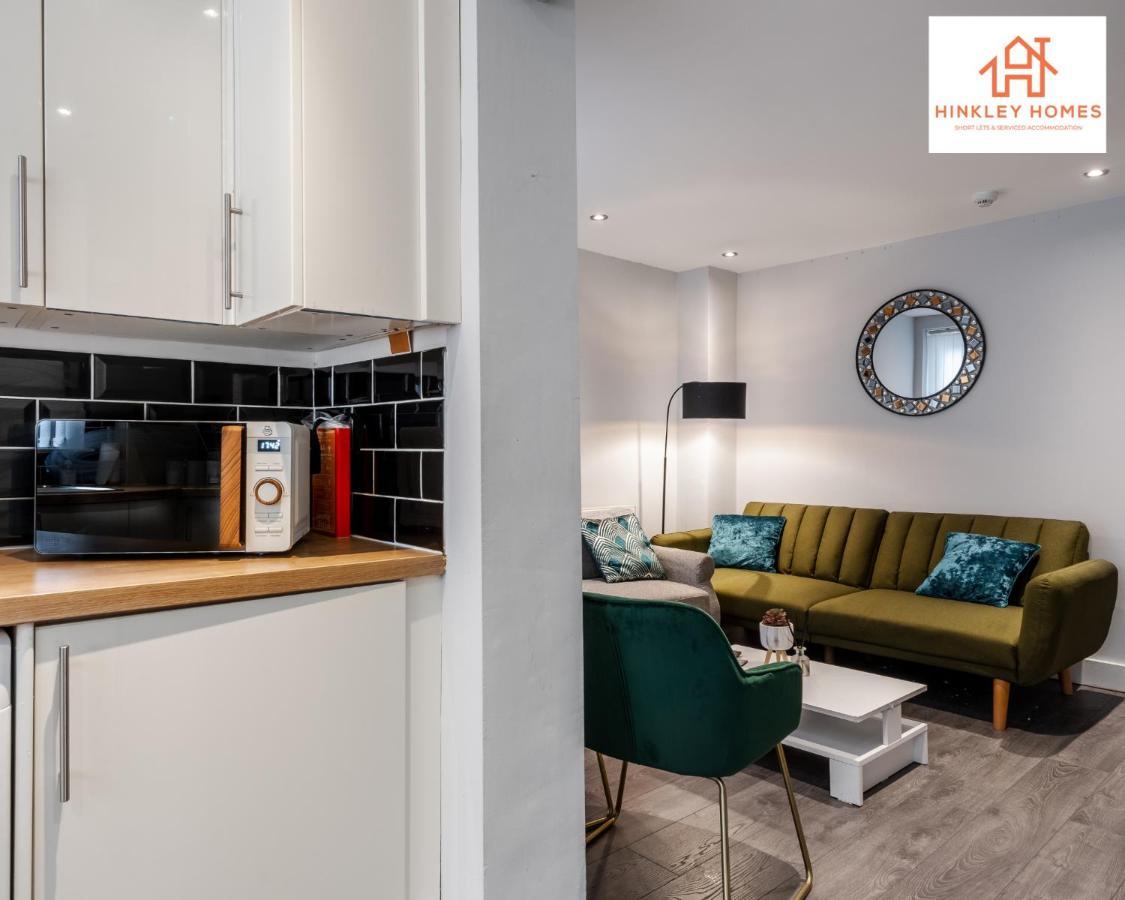 Supersized House 6 Beds Sleeps 14 W Garden & Carpark By Hinkley Homes Short Lets & Serviced Accommodation Liverpool Exterior foto